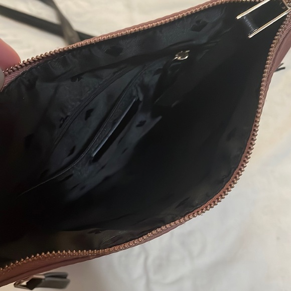 Adjustable crossbody - Picture 7 of 11